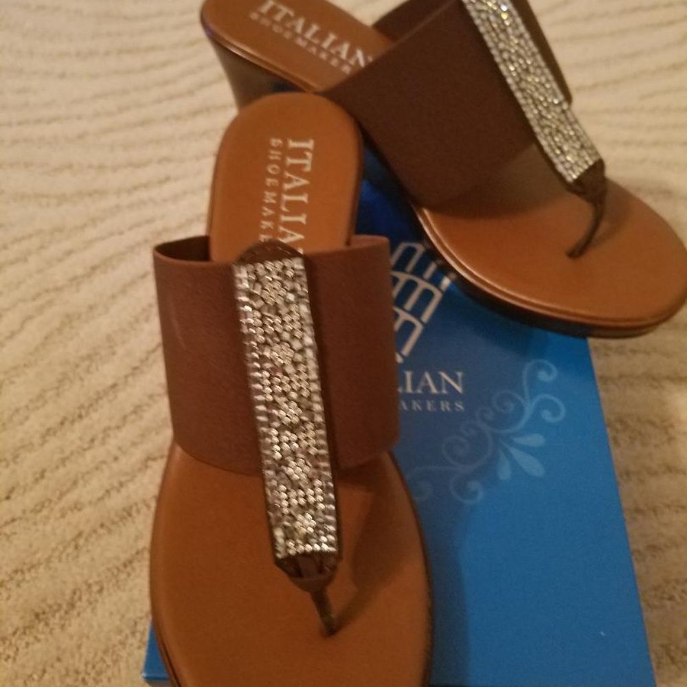 Italian Shoemakers thong sandal in brown size 8